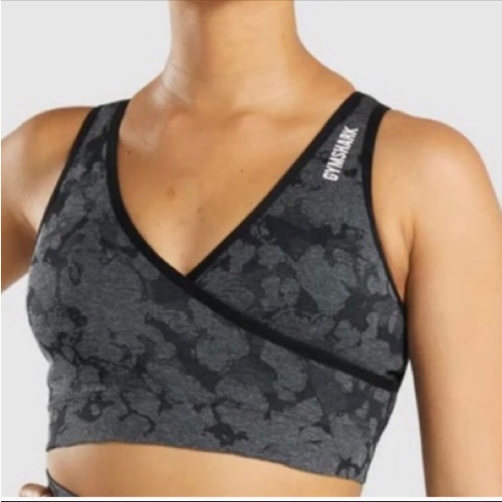 GymShark seamless black/grey camo sports bra. Size xs.